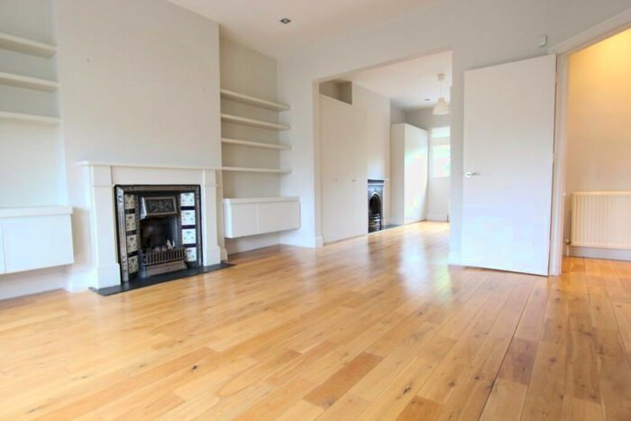 2 Bedroom Flat To Rent In Sunny Gardens Road, Hendon, NW4