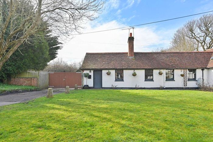 3 Bedroom Bungalow For Sale In Kennel Cottages, Hemel Hempstead, HP3