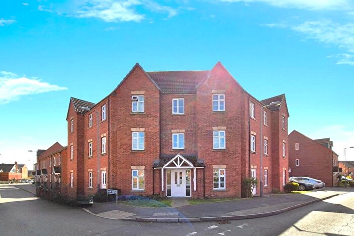 2 Bedroom Flat For Sale In Alder Meadow, Warwick, CV34