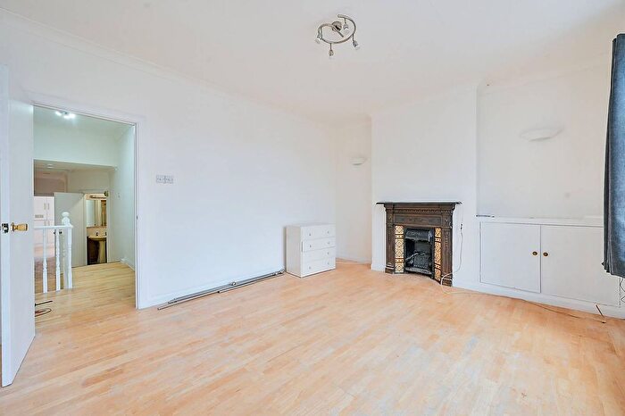 2 Bedroom Flat For Sale In Station Road, Hanwell, London, W7
