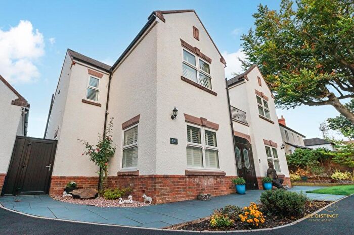 5 Bedroom Detached House For Sale In Tower Road North, CH60