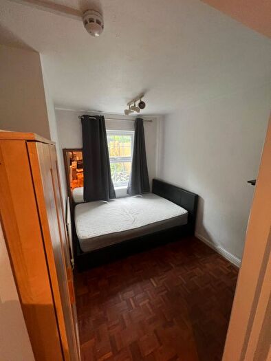 1 Bedroom Flat To Rent In Victoria Street, Englefield Green, TW20