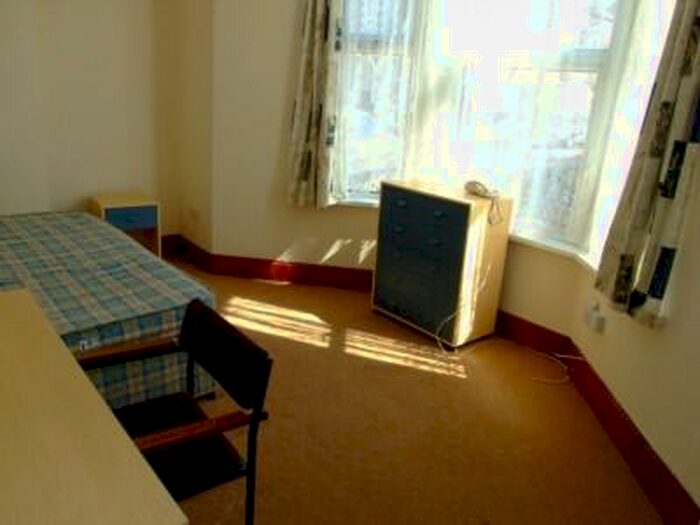 3 Bedroom Flat To Rent In Claude Road, Roath, Cardiff, CF24