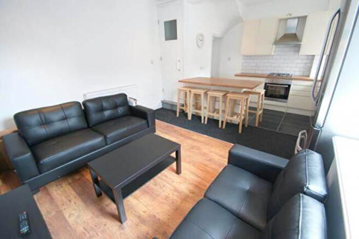 4 Bedroom House To Rent In Thomas Street, Leeds, LS6