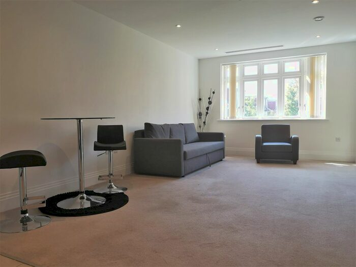 2 Bedroom Flat To Rent In Atwell Court, High Road, London, N12