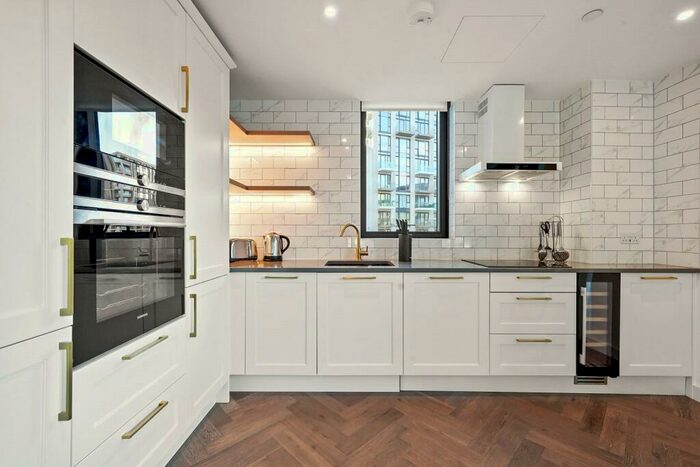 2 Bedroom Flat To Rent In Gauging Square, Tower Bridge, E1W