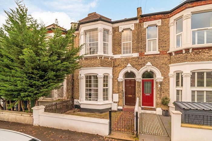 3 Bedroom Flat To Rent In Avenue Road, Acton, W3