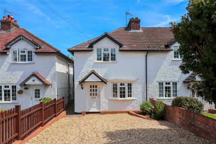 3 Bedroom Semi-Detached House To Rent In Fieldway, Chalfont St Peter, Buckinghamshire, SL9