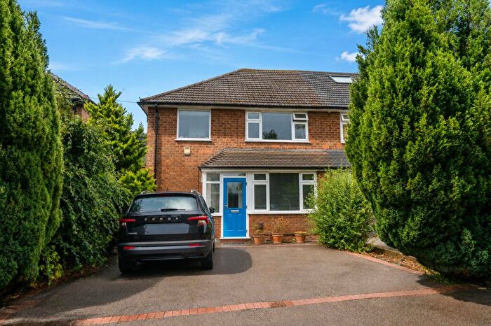 3 Bedroom Semi Detached House For Sale In Stuarts Drive, Birmingham, B33