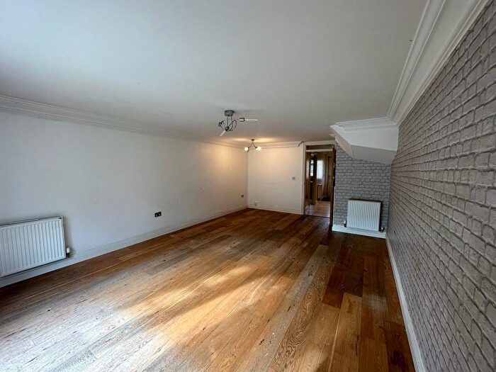 3 Bedroom Terraced House To Rent In Friars Walk, Dunstable, Bedfordshire, LU6