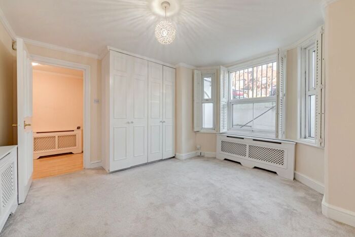 3 Bedroom Maisonette To Rent In Primrose Gardens, South Hampstead, NW3