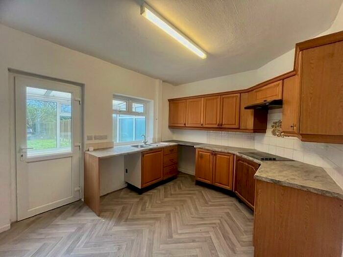 3 Bedroom House To Rent In Hady Crescent, Chesterfield, S41