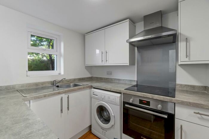 3 Bedroom Terraced House To Rent In West Hill Road, Plymouth, Devon, PL4