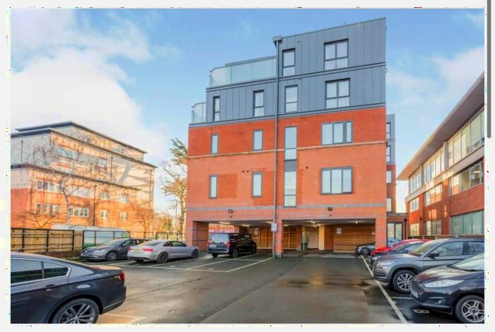 1 Bedroom Flat For Sale In Bath Road, Slough, Berkshire, SL1