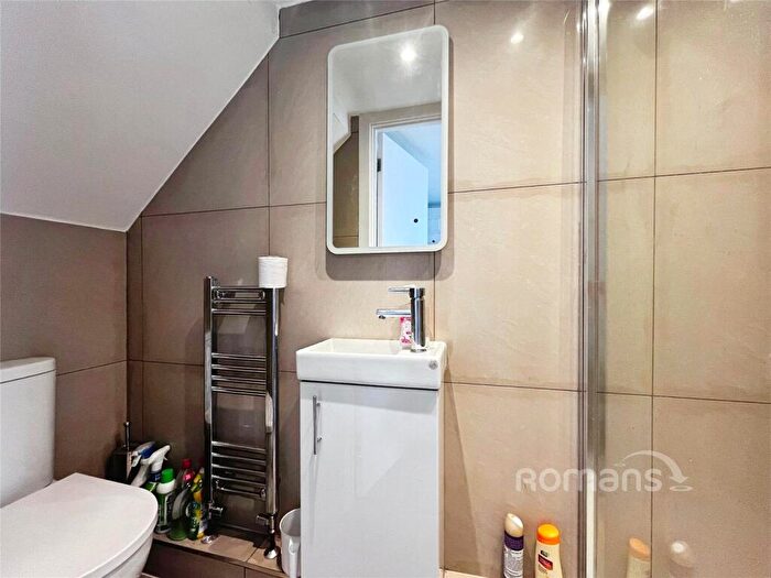 3 Bedroom Detached House For Sale In Woburn Avenue, Farnborough, Hampshire, GU14