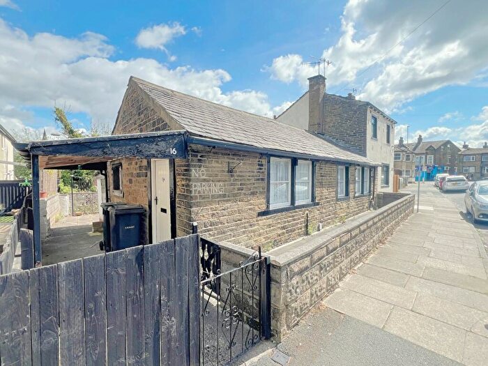 1 Bedroom Semi-Detached House For Sale In Dracup Road, Bradford, BD7