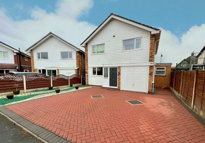 3 Bedroom Detached House For Sale In Bransford Rise, Catherine-De-Barnes, Solihull, B91