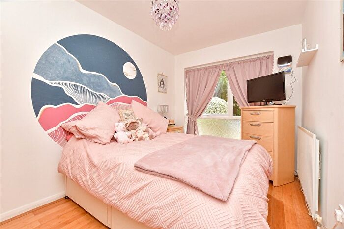 2 Bedroom Maisonette For Sale In Timberhill, Ashtead, Surrey, KT21