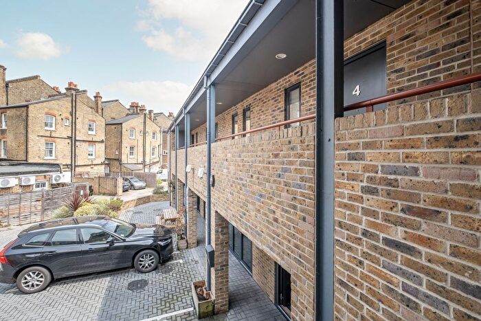 1 Bedroom Flat To Rent In Ironmongers Mews, London, SW13