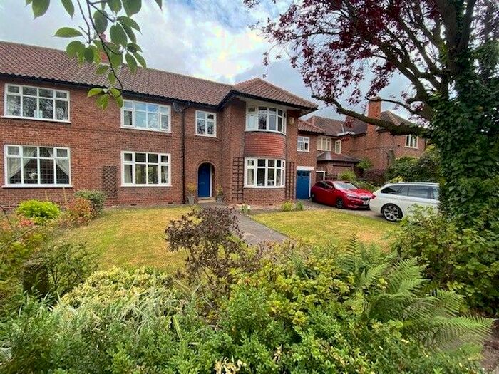 4 Bedroom Semi-Detached House To Rent In The Horseshoe, York, YO24