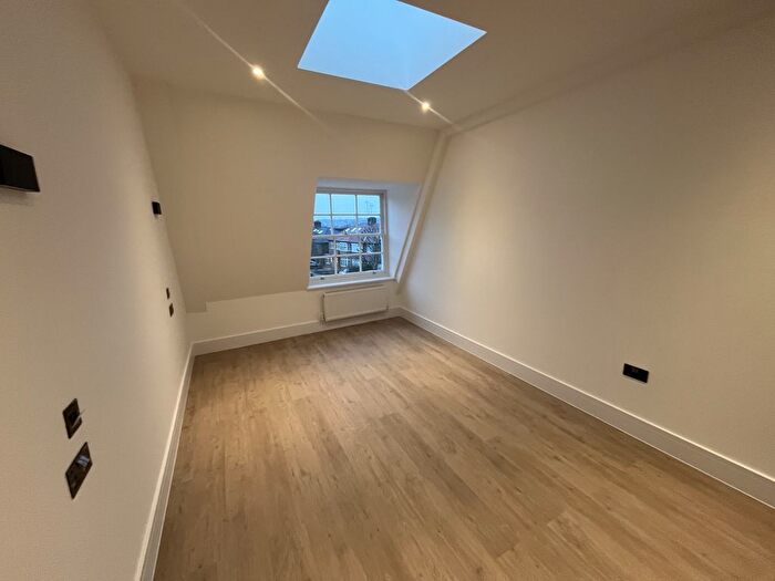 2 Bedroom Flat To Rent In Alberon Gardens, London, NW11