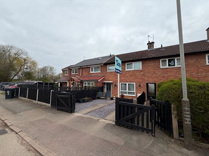 3 Bedroom Terraced House For Sale In Kinross Avenue, Leicester, LE5
