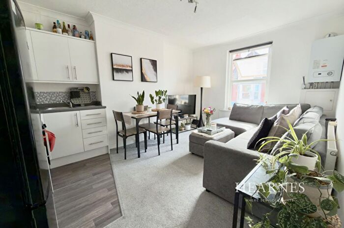 3 Bedroom Flat For Sale In Christchurch Road, Bournemouth, BH7