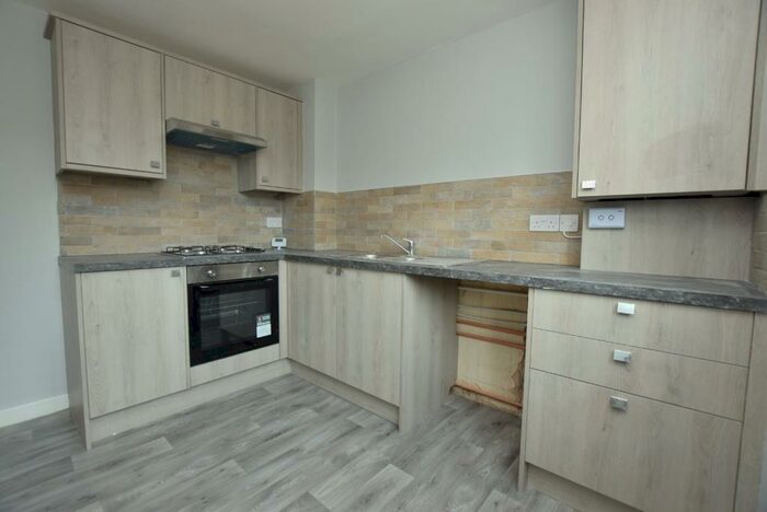 2 Bedroom Apartment To Rent In Lidgett Lane, Leeds, West Yorkshire, LS8