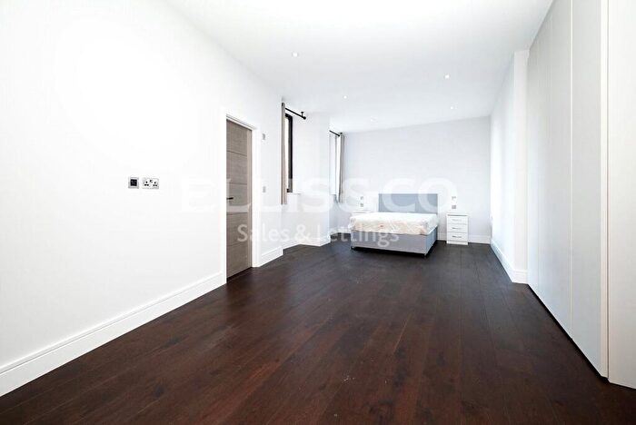 2 Bedroom Apartment To Rent In High Road, Whetstone, N20