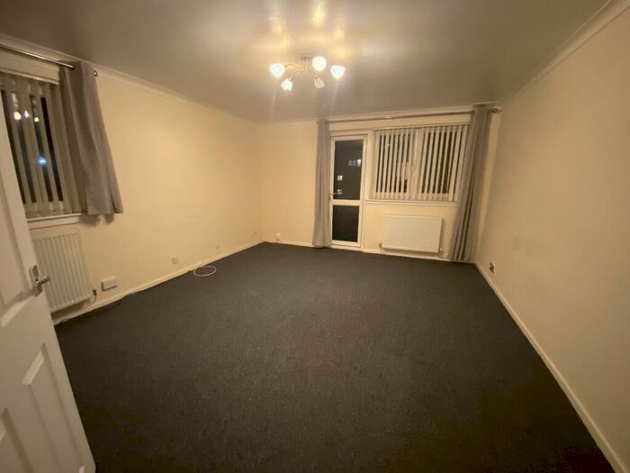 2 Bedroom Flat To Rent In Gray Street, Alexandria, West Dunbartonshire, G83