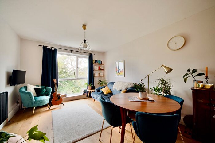 2 Bedroom Flat For Sale In Alexandra Grove, London, N4
