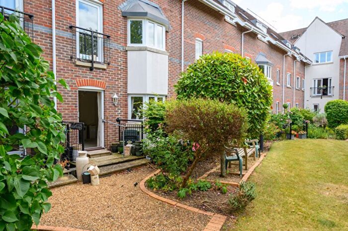 2 Bedroom Flat To Rent In Bridge Street, Walton-On-Thames, KT12