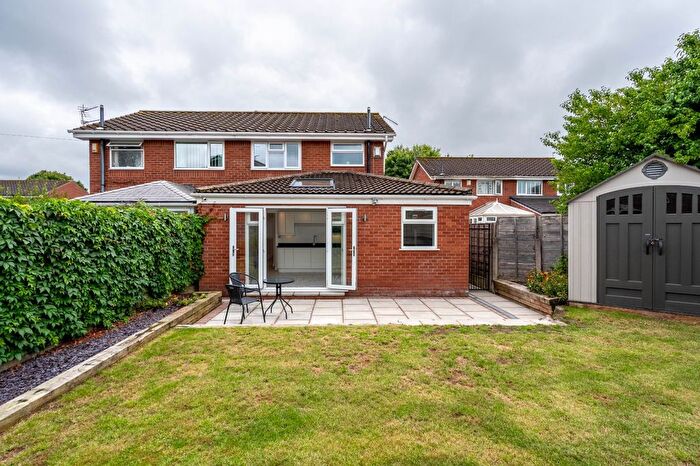 4 Bedroom Semi-detached House For Sale In Firtree Avenue, Sale, Greater Manchester, M33