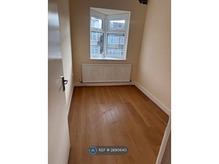 2 Bedroom Flat To Rent In Manor Road, Mitcham, CR4