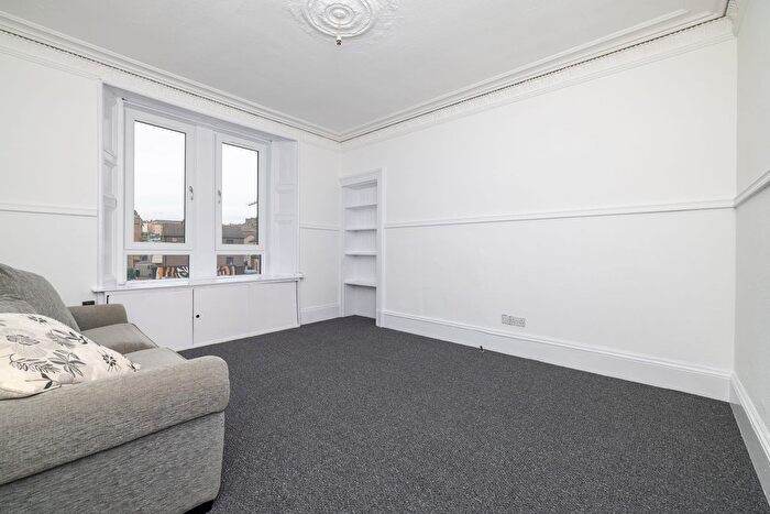 3 Bedroom Flat To Rent In Dundonald Street, Dundee, DD3