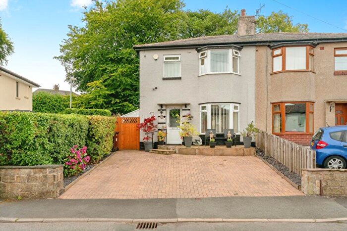 3 Bedroom Semi-Detached House For Sale In Rosemount Avenue, Burnley, BB11
