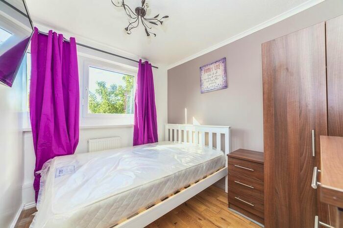 4 Bedroom Property To Rent In Iron Mill Road, London, SW18