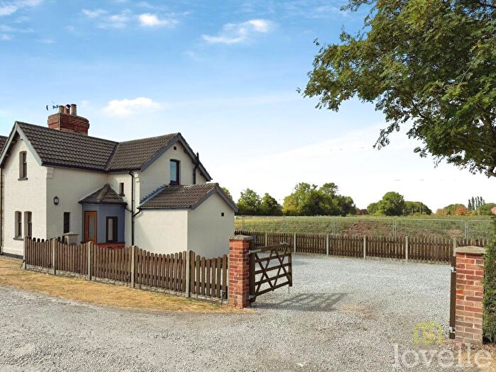 2 Bedroom Semi-Detached House For Sale In Station Road, Beckingham, DN10