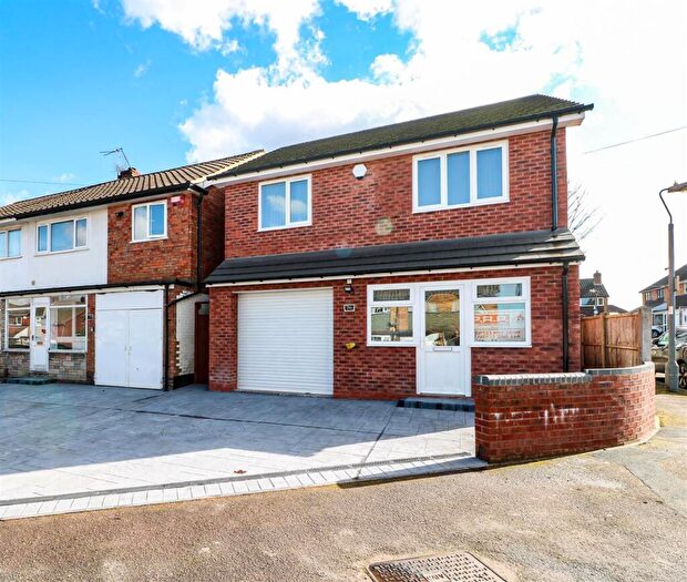 4 Bedroom Detached House To Rent In Ipswich Crescent, Birmingham, B42