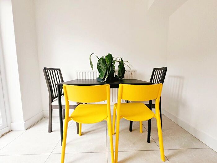 4 Bedroom Semi-Detached House To Rent In Parnell Road, Bristol, BS16