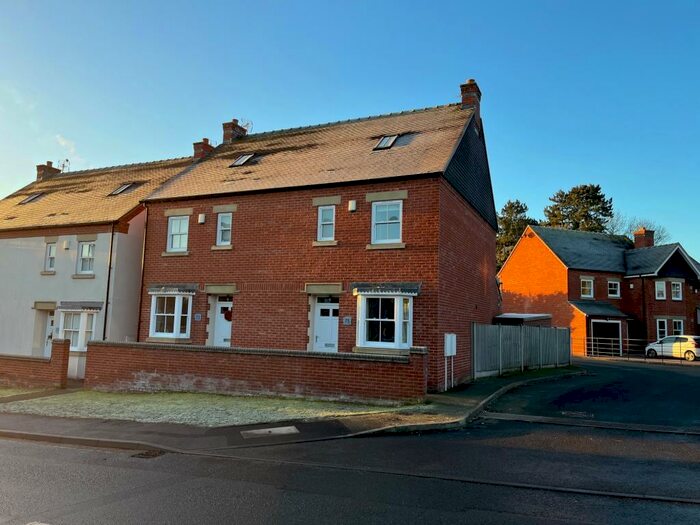 4 Bedroom House To Rent In Stone Road, Uttoxeter, ST14