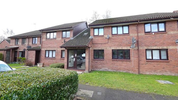 2 Bedroom Flat To Rent In Tudor Close, Hatfield, AL10