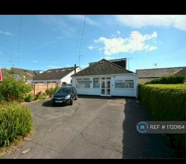 4 Bedroom Bungalow To Rent In Elm Avenue (The Tardis), Wirral, CH49