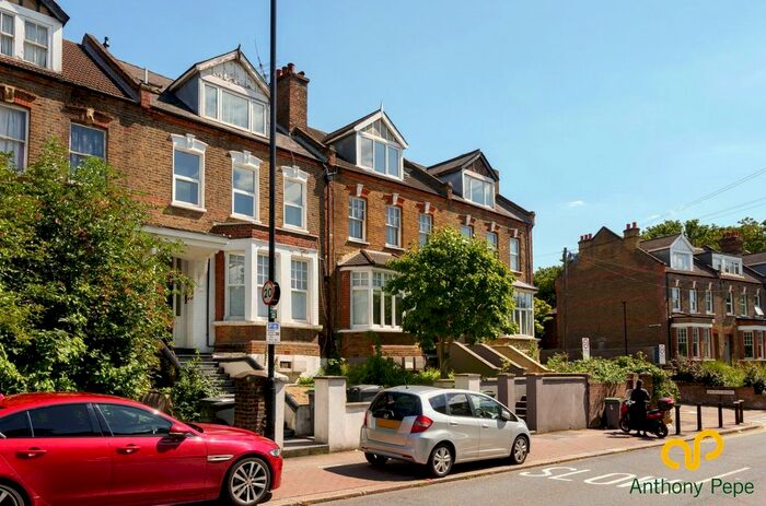 2 Bedroom Flat To Rent In Park Avenue, London, N22