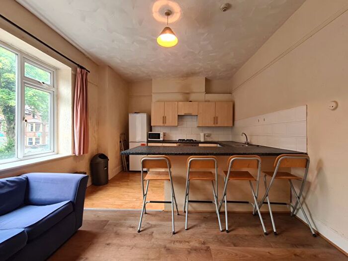 2 Bedroom Flat To Rent In Llanbleddian Gardens, Cathays, Cardiff, CF24