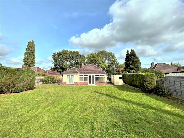 2 Bedroom Detached Bungalow To Rent In Kings Court Road, Gillingham, SP8