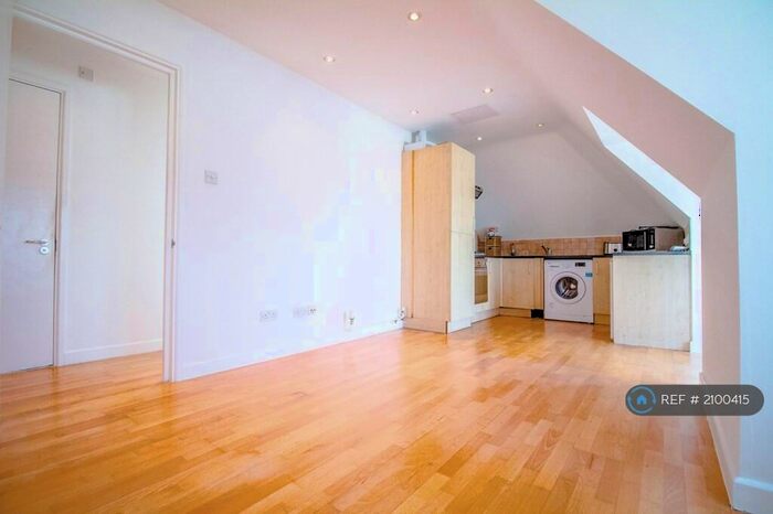 1 Bedroom Flat To Rent In Cricklewood Lane, London, NW2