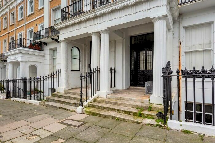 2 Bedroom Apartment To Rent In Sussex Square, Brighton, East Sussex, BN2