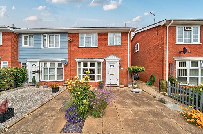 3 Bedroom End Of Terrace House For Sale In Pinewood Gardens, Bognor Regis, PO21
