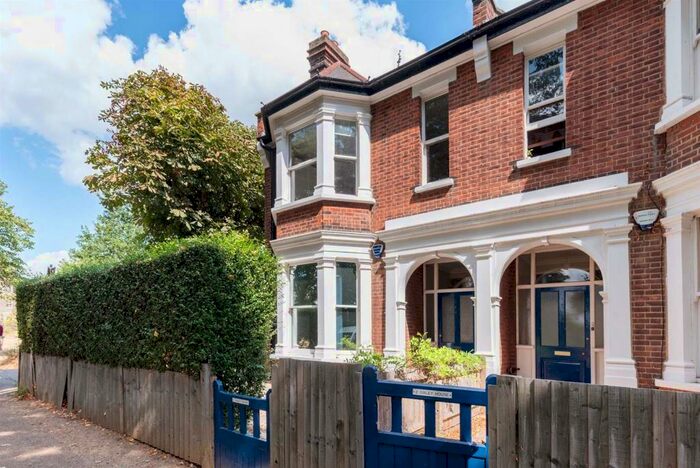 4 Bedroom House To Rent In The Forest, Snaresbrook, E11